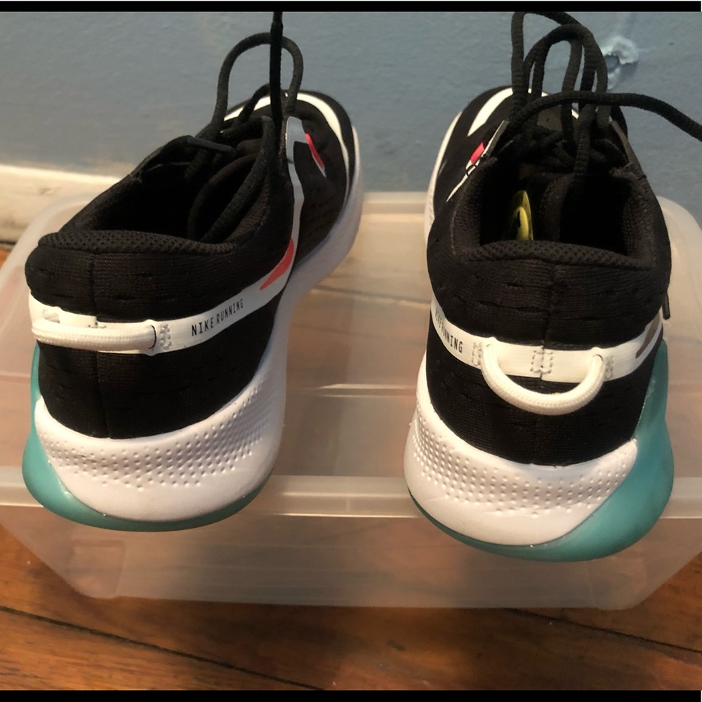 Running Shoes - Picture 4 of 5